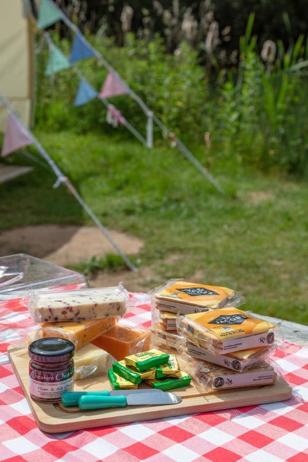 Hotel Lloyds Meadow Glamping Chester Zewnętrze zdjęcie